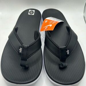 NWT Nike Women’s size 8 Bella Kai Thong Sandals